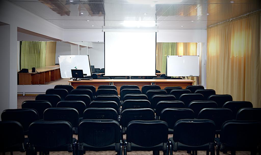 Voyage Hotel Bishkek Bagian luar foto