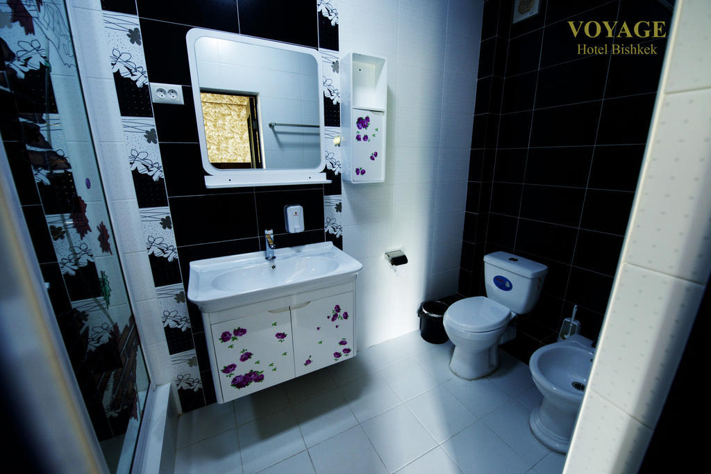 Voyage Hotel Bishkek Bagian luar foto