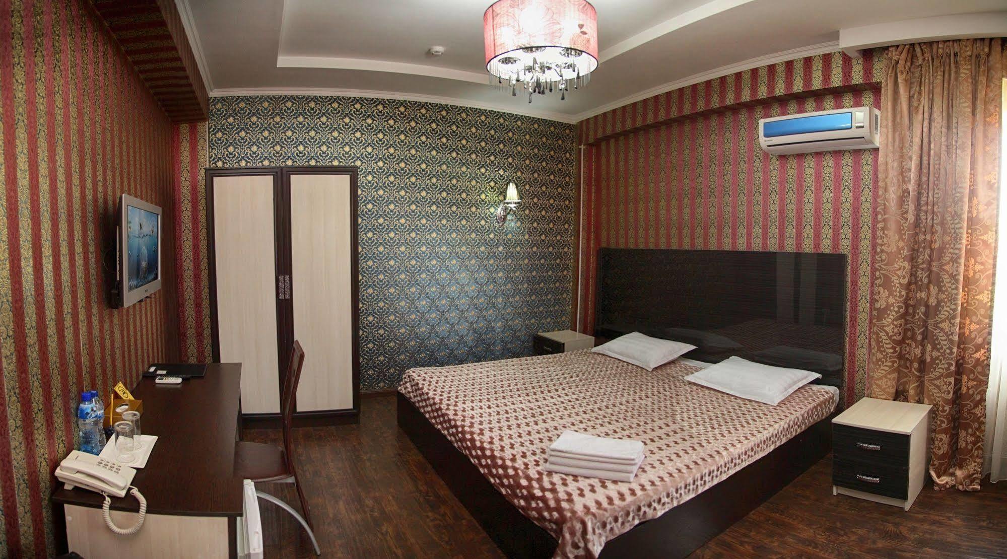 Voyage Hotel Bishkek Bagian luar foto