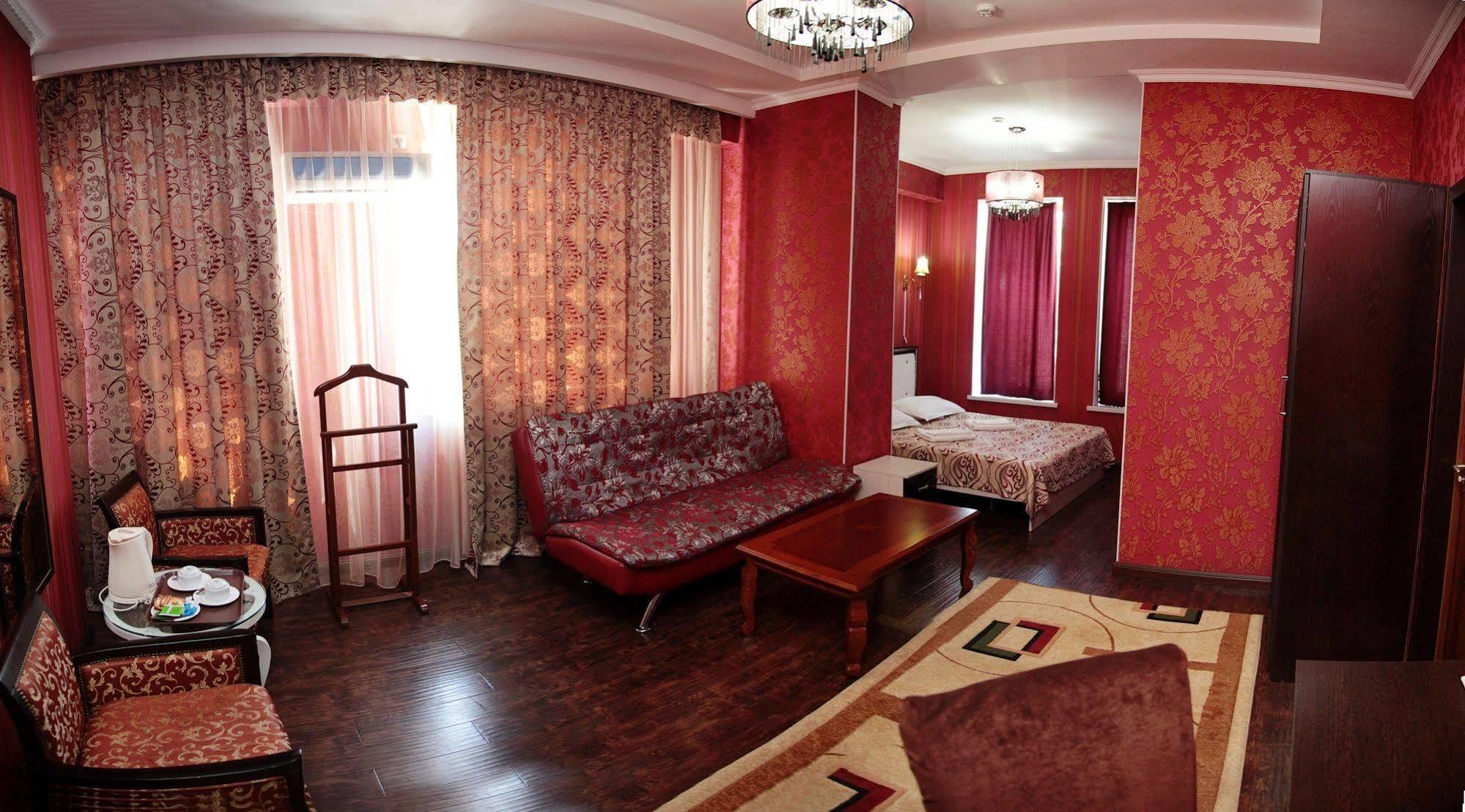Voyage Hotel Bishkek Bagian luar foto