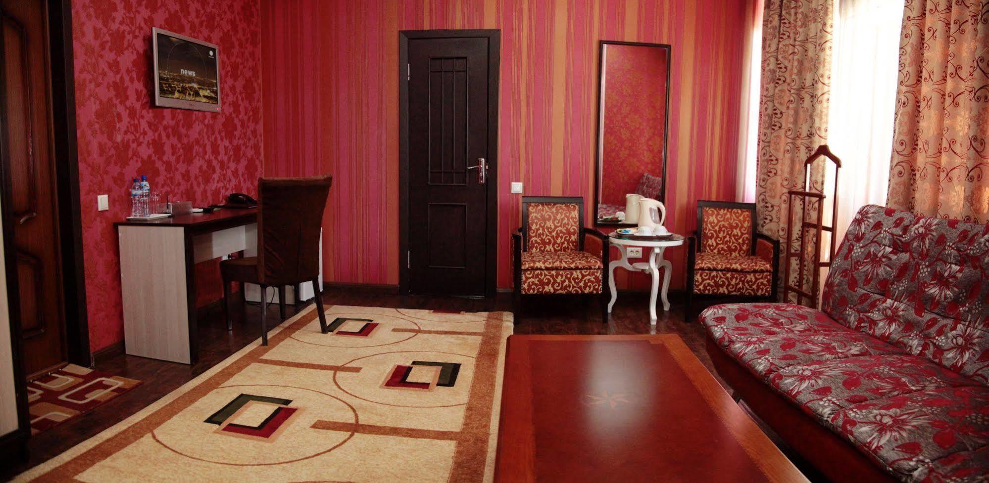 Voyage Hotel Bishkek Bagian luar foto