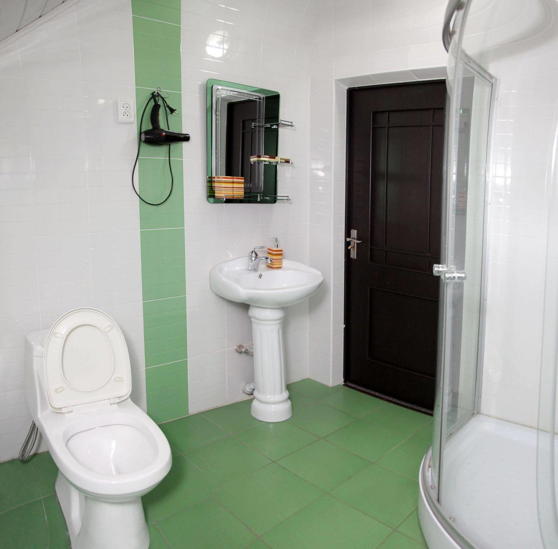 Voyage Hotel Bishkek Bagian luar foto