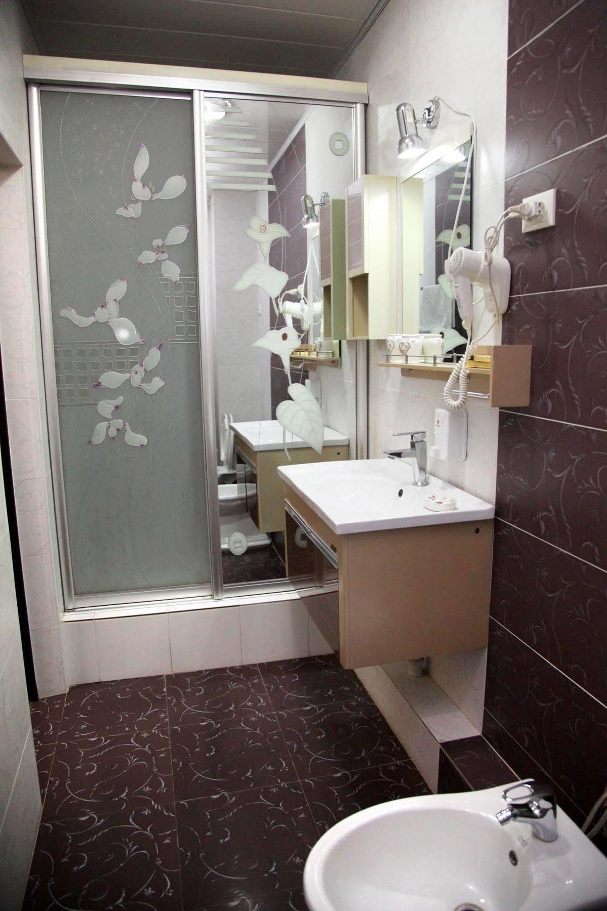 Voyage Hotel Bishkek Bagian luar foto