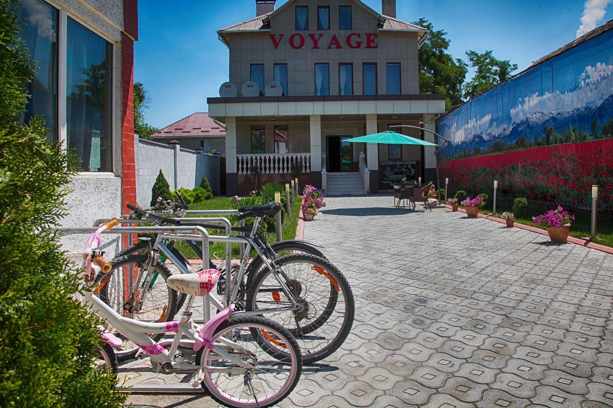 Voyage Hotel Bishkek Bagian luar foto