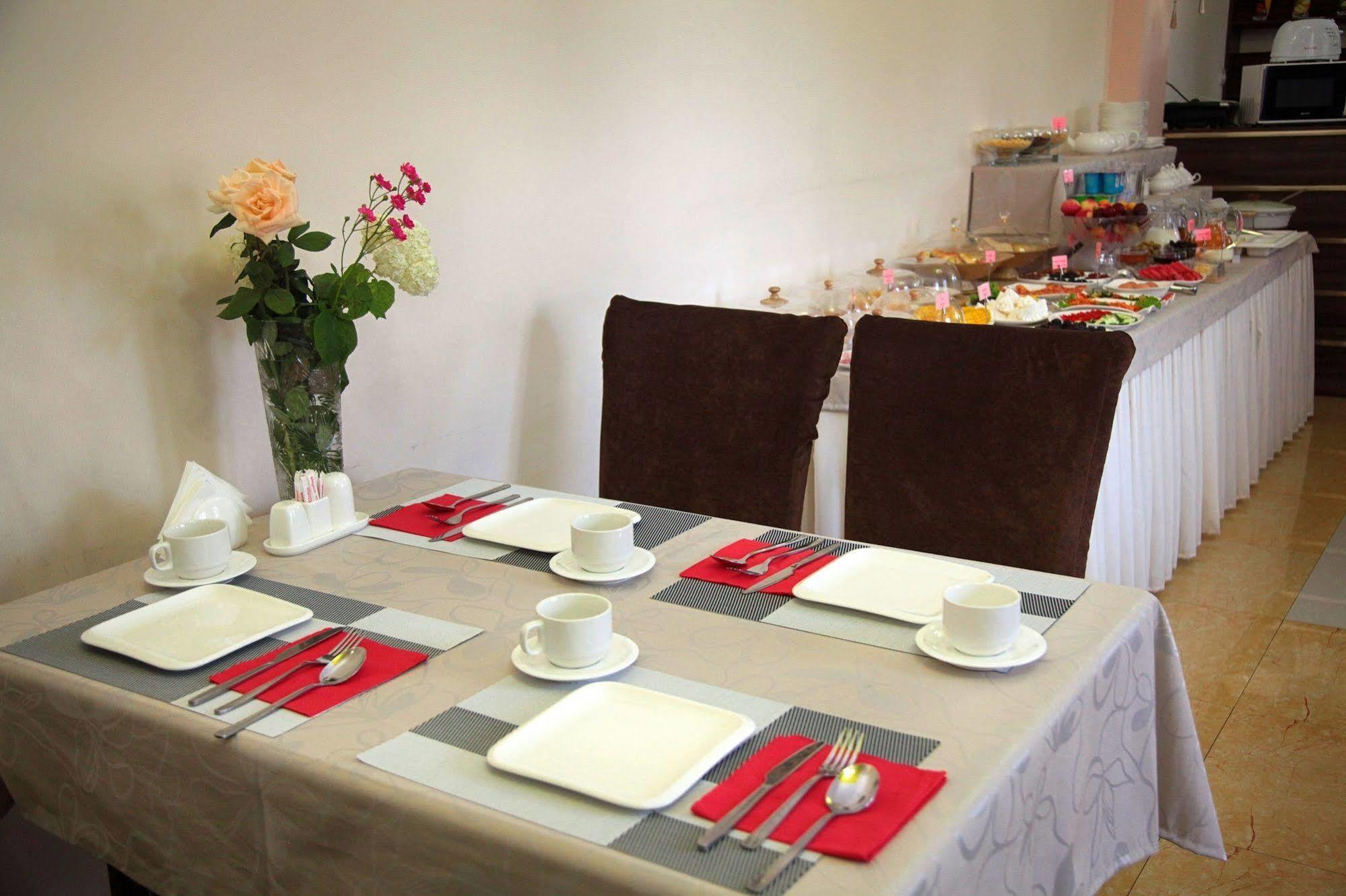 Voyage Hotel Bishkek Bagian luar foto