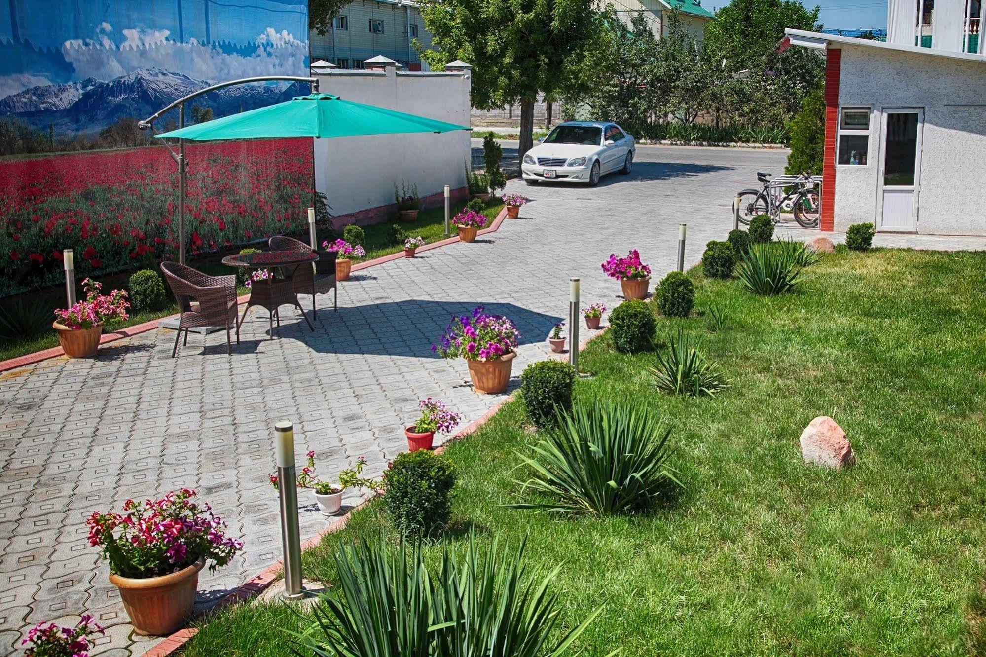 Voyage Hotel Bishkek Bagian luar foto