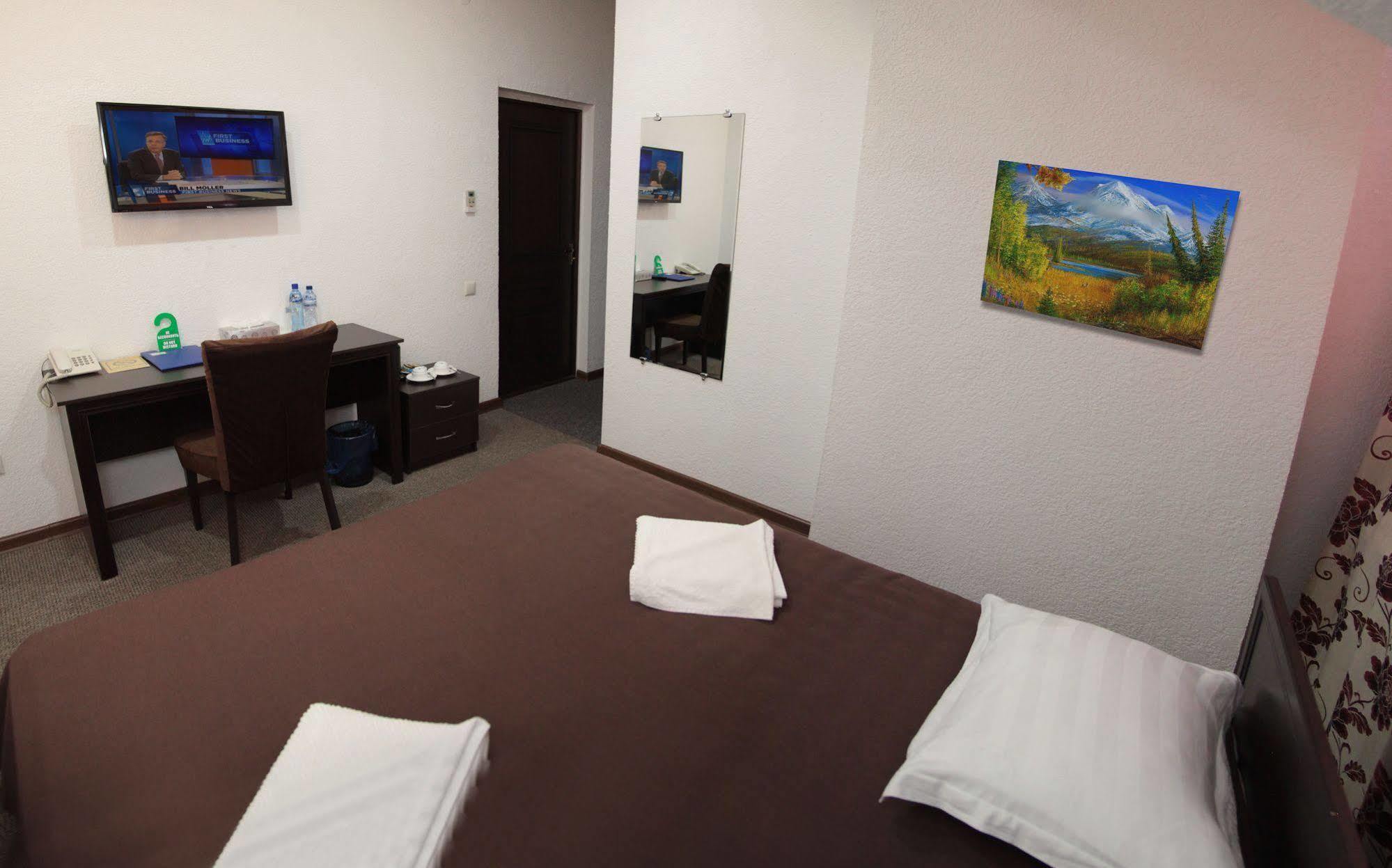 Voyage Hotel Bishkek Bagian luar foto