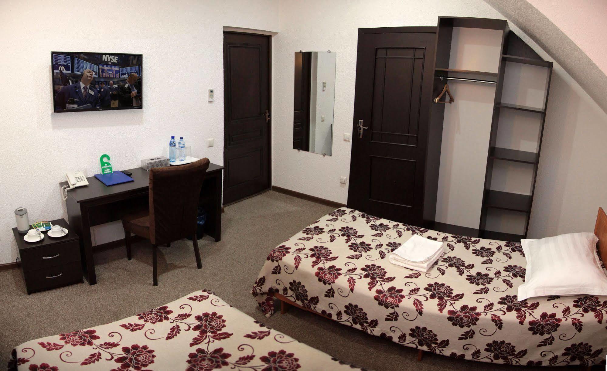 Voyage Hotel Bishkek Bagian luar foto