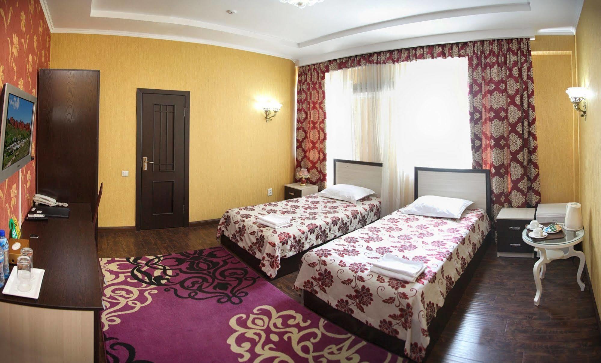 Voyage Hotel Bishkek Bagian luar foto