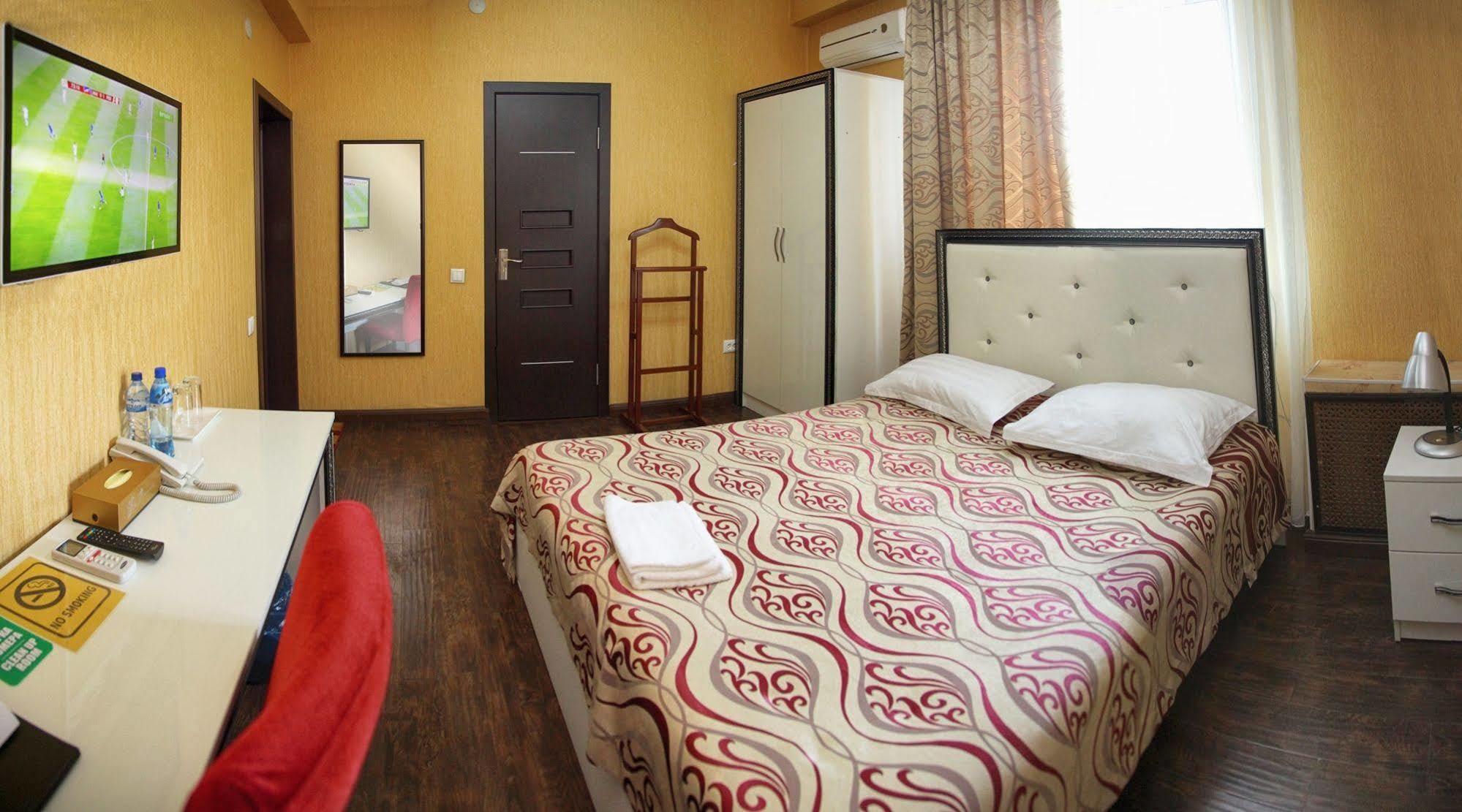 Voyage Hotel Bishkek Bagian luar foto