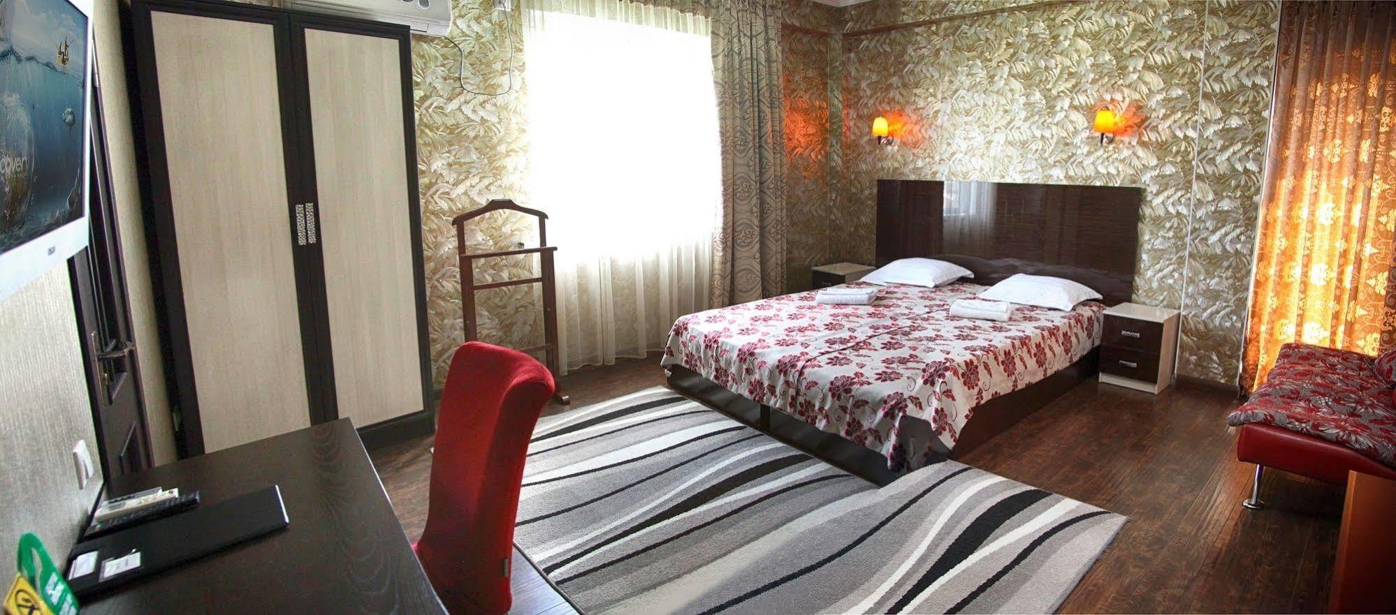 Voyage Hotel Bishkek Bagian luar foto